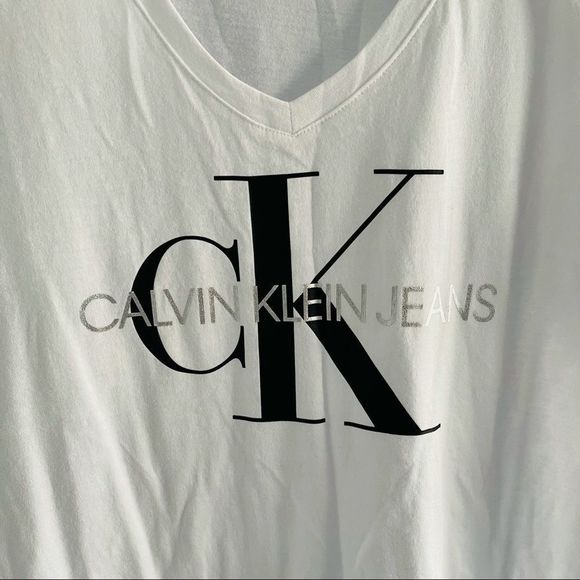 NWT Calvin Klein V Neck White Shirt Logo Tee - Picture 9 of 14